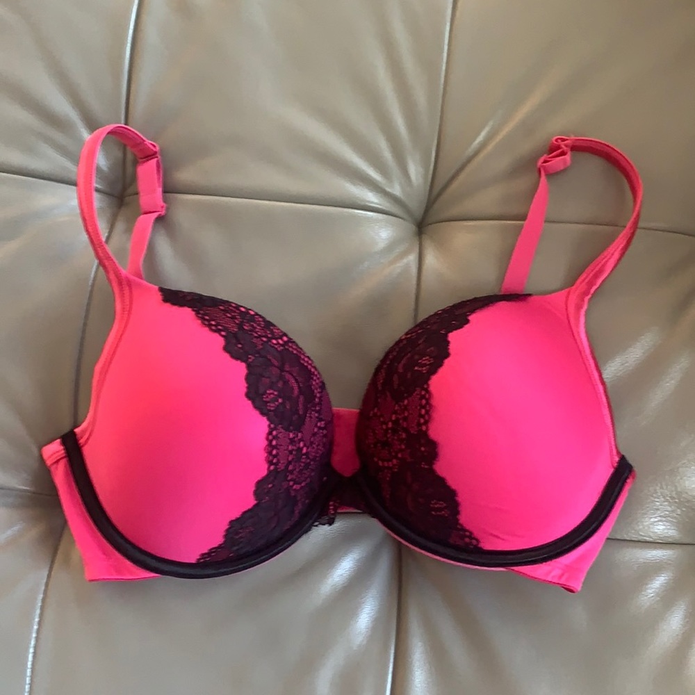 Cacique 36DD Hot Pink Bra Black Lace Smooth Boost Plunge Bra